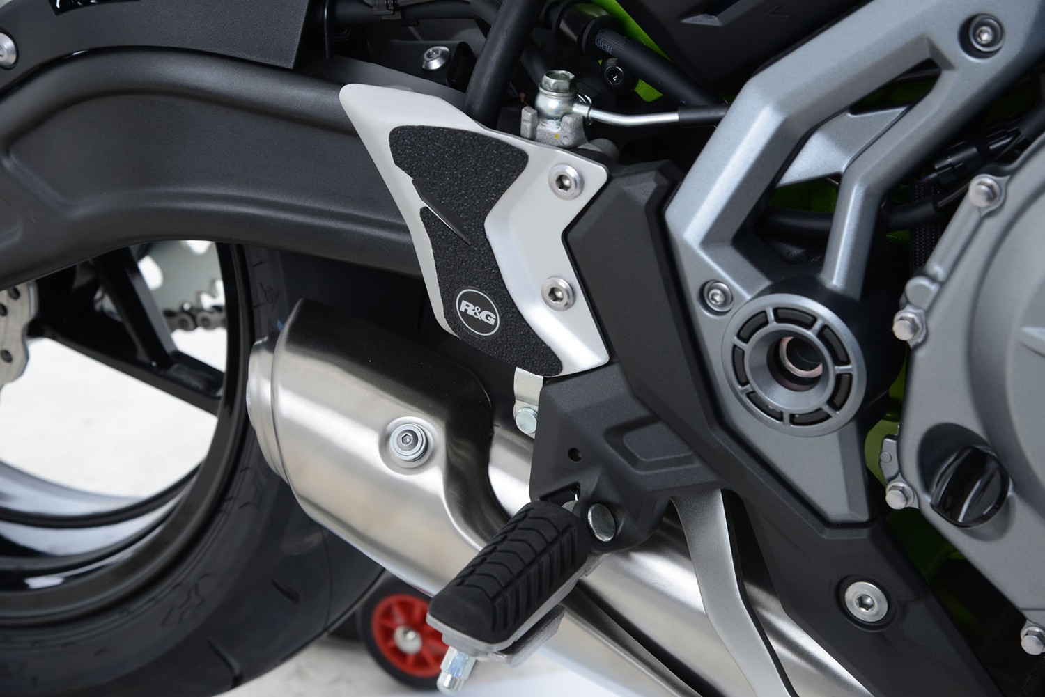 R&G Racing Boot Guard 2-Piece (heel plate-mounted) for Kawasaki Z650 / Ninja 650 '17-'22 R&G Racing Boot Guard 2-Piece (heel plate-mounted) for Kawasaki Z650 / Ninja 650 '17-'22